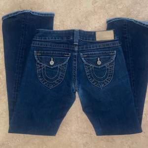 Skit snygga true religion jeans som tyvärr e för små 🫶🏽