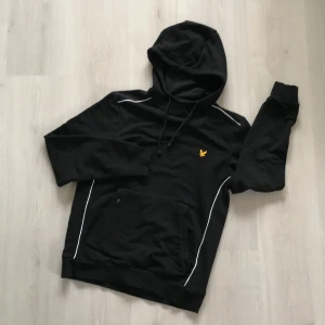 Lyle & Scott tröja - Luvtröja från lyle & Scott, använd 1 gång