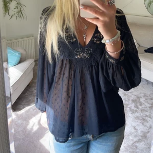 Svart blus - Svart lite genomskinlig blus från zara❤️