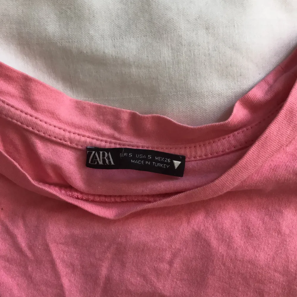 En fin rosa topp från zara i storlek S. Bra skick. . T-shirts.