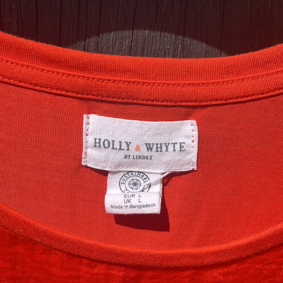 Orange tröja med vid urringning  - 91