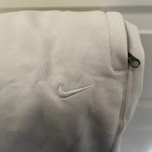 Nike sweatpants i storlek M  Lite kort i benen Bra skick