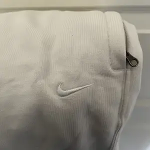 Nike sweatpants i storlek M  Lite kort i benen Bra skick