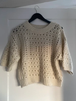 Stickad tröja med trekvartsärmar - Stickad tröja med trekvartsärmar från zara 