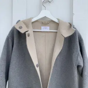 Säljer denna gråa kappa från zara perfekt till hösten💞💞