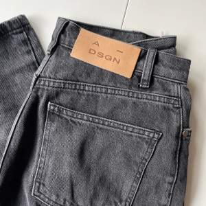 Jeans från A-dsgn i storlek S, använda en gång.