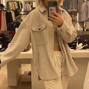 Zara jacka -  nästan helt oanvänd! 