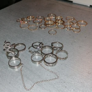 ringar🤍💛 - Guld och silverringar.  Alla ringar (silver och guld tillsammans) kostar 80kr.