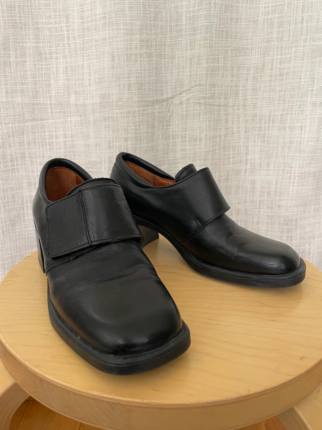 Svart läder sko med klack