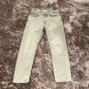 Jack & Jones jeans - Väldigt fina jeans säljer för dom är för små