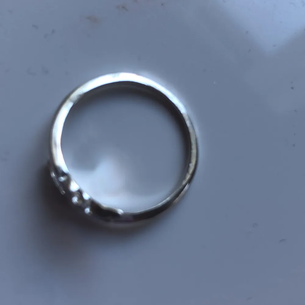Silver ring med som blad. Stolek 18/17. Accessoarer.