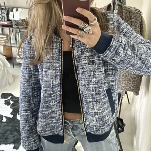 Mönstrad jacka - Säljer denna skitsnygga jacka från Lindex💙