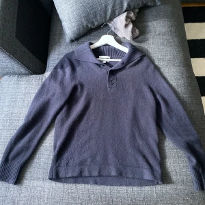 Kashmir tröja - Skit snygg Kashmir tröja från cos står storlek s men passar M! Bara att höra av vid frågor!