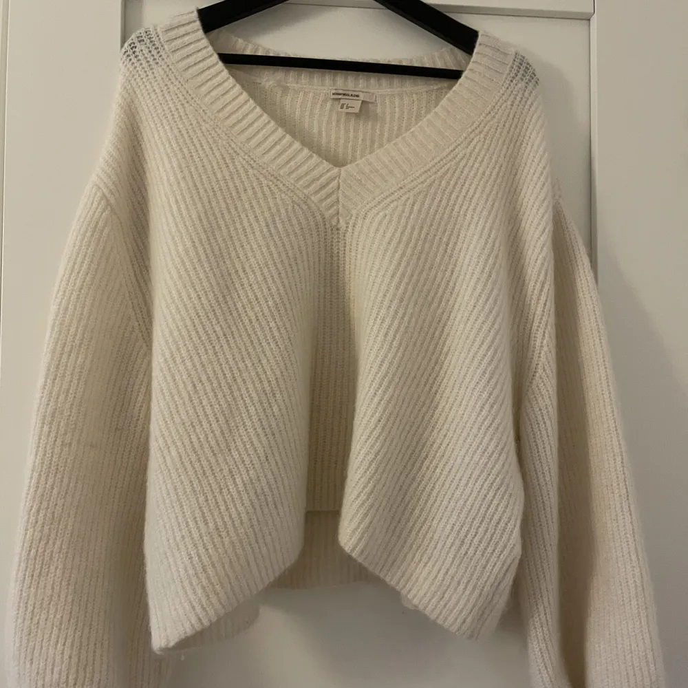 Superfin stickad tröja från hm i en creme vit färg🤍 storlek S. Stickat.