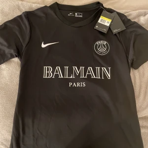 Balmain tröja - Helt ny och oanvänd!