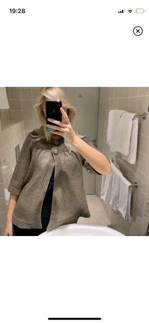 Trekvartsärmad kofta - Söt trekvartsärmad kofta köpt på plick❣️