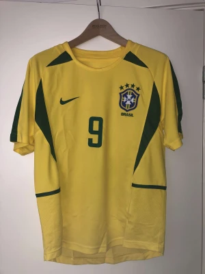 R9 fotbolls tröja - Säljer en helt oanvänd r9 tröja | Cond:10/10 | säljer för 199kr