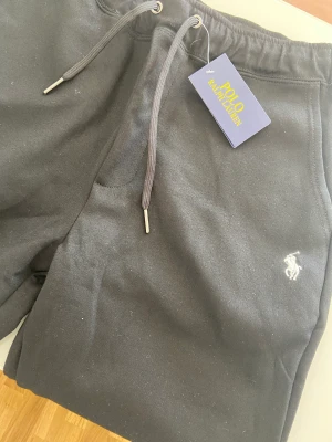 Ralph lauren byxor - Säljer ett par Ralph lauren byxor som inte passar mig,