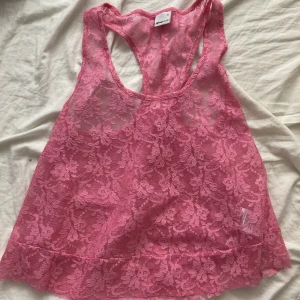 Spetslinne - As coolt rosa spetslinne! 🩷