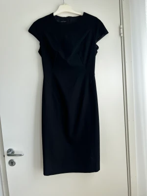 Klänning  - En jättefin figursydd klänning 