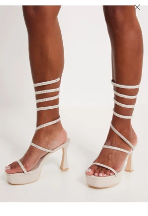 Klackskor  - Aldrig använda fina klackskor i storlek 38