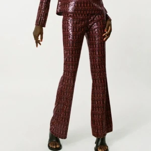 Paljettbyxor från zara - Säljer dessa finfina plakettbyxor från zara!! Asså snyggaste byxorna någonsin men de är tyvärr för små för mig! Buda❤️❤️❤️