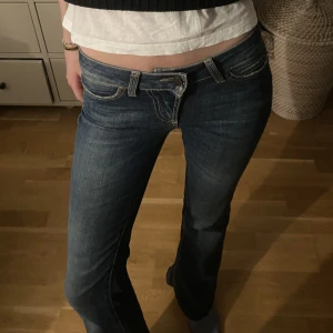Low rise jeans - Jeans från Hunkydory. Low rise bootcut. Modellen heter dock Mid Rise. Vet ej storlek men skulle säga XS