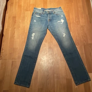 Abercrombie & fitch jeans - Tja säljer dessa riktig grischig och fräsch par av abercombie & fitch vintage jeans dem är i 9/10 skick och är i modellen skinny! Tveka inte vid frågor! Mvh Hugo.