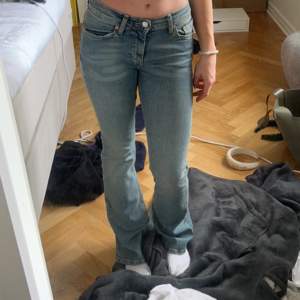 Superfina low waist jeans från Gina Tricot 