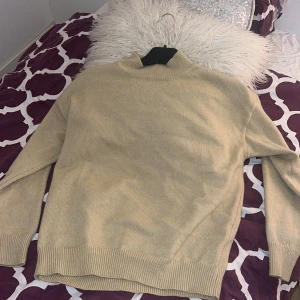  Stickad tröja  - Jätte skönt tröja samt väldigt varmt oandväd 