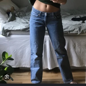 Arrow low weekday jeans  - Säljer mina gaalet snygga weekdaya jeans pga att dom inte kommer till användning längre🤩 sparsamt använda och i fint skick! 