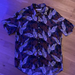 Casual Friday shirt - Best shirt to pick up girls. 10/10 just like new with all tags. Size M