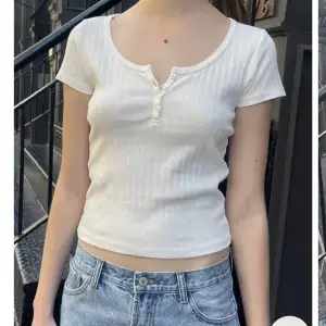 Jätte söt Brandy Melville top💘sparsamt änvänd💗säljer pga inte riktigt min stil längre💕nypris:195kr