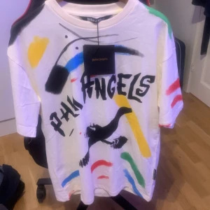 Palm angels t-shirt  - Använd bara någon enstaka gång Kvitto finns Pris kan diskuteras 