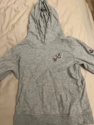 Moncler tjocktröja  - Inga defekter alls. 