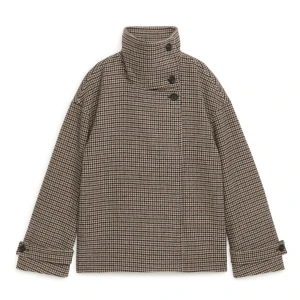 Arket beige kappa - Säljer min arket kapp då jag aldrig använder den. Jätte bra skick, knappt använd. Köpte för ca 1800💗