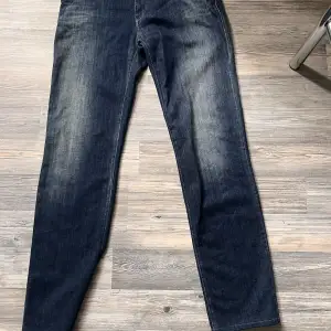 Armani jeans som används 1-2 gånger. Storlek: 30 eu  