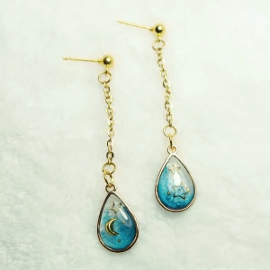 Snowflake earrings örhängen  - Handgjorda örhängen (white snowflake)  Material : resin / stainless steel  Längden : 5.5cm