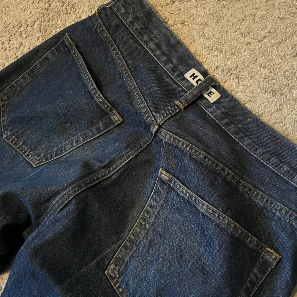 Snygga blå jeans från Hope, storlek 30 med lite snygg bootcut. 8/10 skick. Jeans & Byxor.
