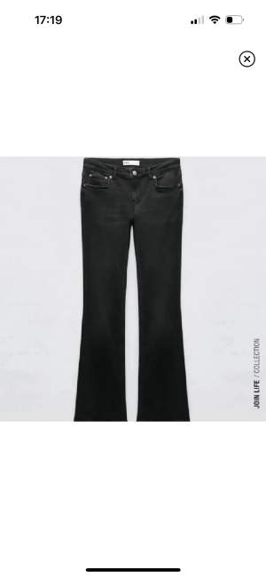 Jättesnygga low waist bootcut jeans ifrån zara❤️ slutsålda och stl 34🥰