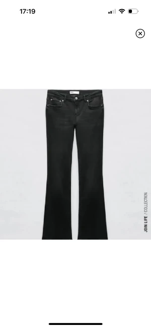 Zara low bootcut  - Jättesnygga low waist bootcut jeans ifrån zara❤️ slutsålda och stl 34🥰