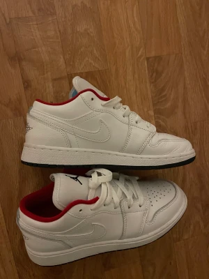 Jordans mid - Jättefina Jordans som ej kommer till användning, använt minst 5 gånger ❤️