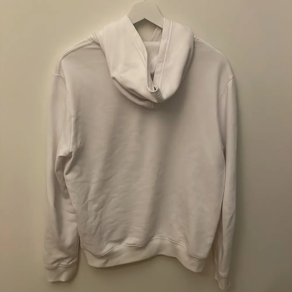 En hoodie från ”Ralph Lauren” i bra skick. Jag säljer hoodien för att den är lite för liten för mig. Nypris ligger på 800 kr, mitt pris: 275 kr. Hoodies.