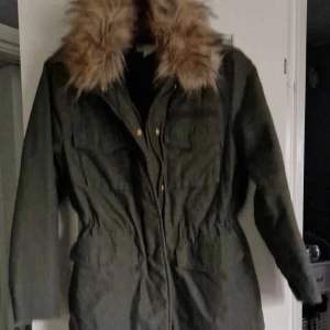 Snygg Och Fräck jacka med päls  - Perfekt Nu Till hösten och vintern med en varm go tröja under 