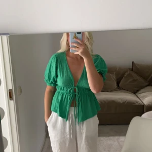 Topp från Hina Tricot - Använd en gång, i nyskick💗 Köparen står för frakten