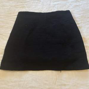Svart kjol från mango storlek S. 