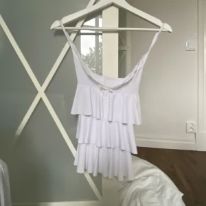 Säljer denna super söta toppen ifrån Plick ❤️‍🔥 - Köpt här på Plick men var för stor så jag säljer om den💗