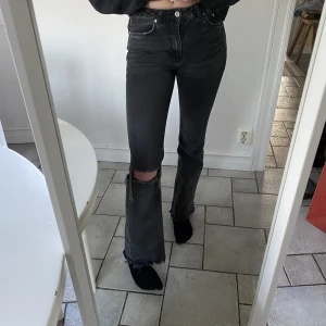 Gina jeans - Säljer nu dessa super fina jeans från Gina då dom tyvärr är lite för småa. Jag är 177 och dom sitter bra i längden på mig💕