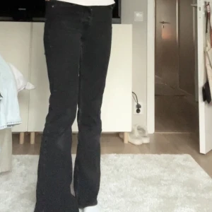 Jeans - Svarta skit nice jeans 