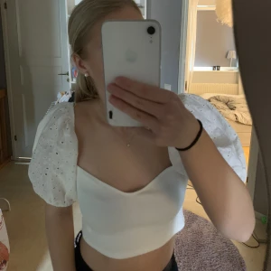 Topp - Super söt topp från Zara men som aldrig använts pga att den är för stor för mig. Skulle säga att den är i nyskick eftersom jag aldrig använt den 💕